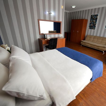 Aura Boutique Hotel Батумі Номер фото